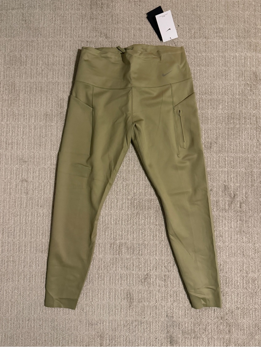 Nike Go Firm Support High-rise 7/8 leggings.